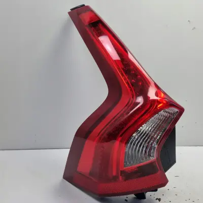 Volvo V60 10-13r TYLNIA TYLNA LAMPA LEWA lewy tył 31214963