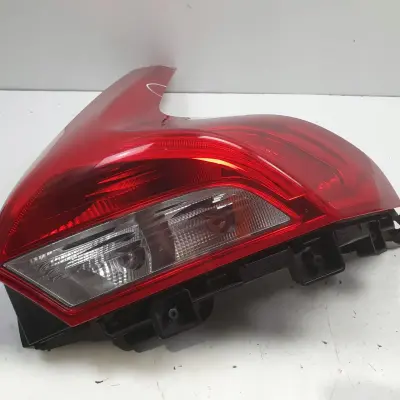 Volvo V40 II 12-16r TYLNIA TYLNA LAMPA PRAWA prawy tył 31395845