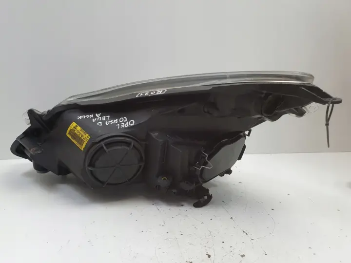 Opel Corsa D PRZEDNIA LAMPA PRAWA prawy przód anglik Ciemny klosz 13217456