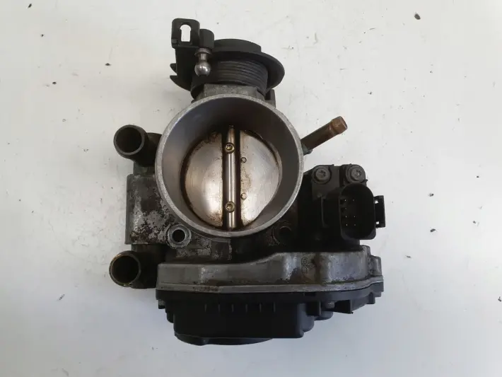 Audi A4 B5 1.8 20V PRZEPUSTNICA 058133063H