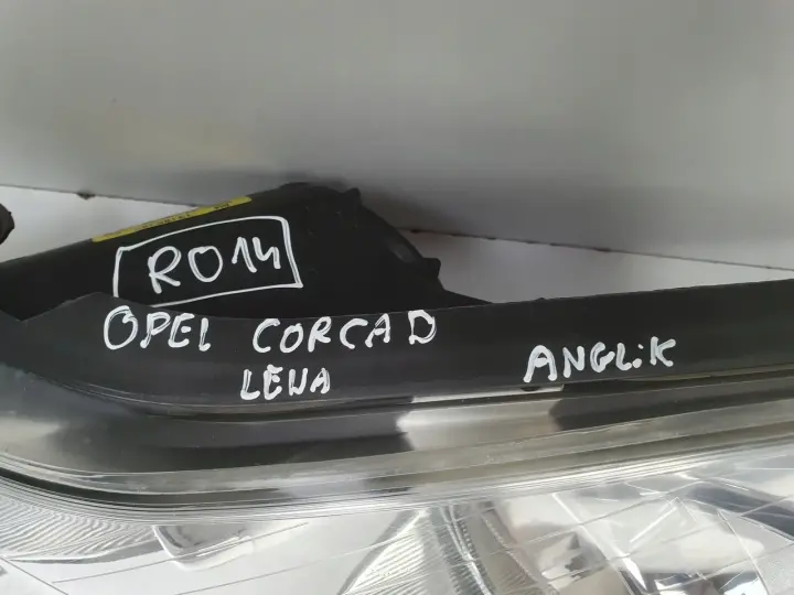 Opel Corsa D PRZEDNIA LAMPA LEWA lewy przód anglik Valeo 13186383