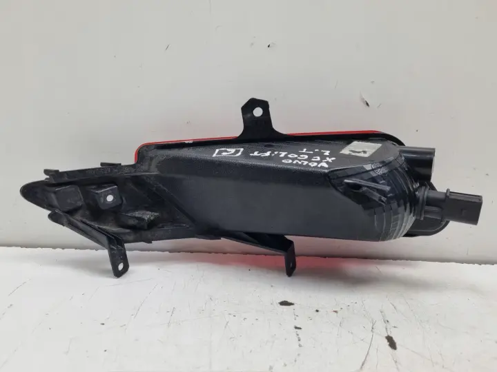 Volvo XC60 LIFT 13-17r TYLNIA TYLNA LAMPA PRZECIWMGIELNA lewa lewy tył dół
