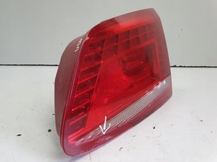 VW Passat B7 sedan 10-14 TYLNA LAMPA PRAWA W KLAPE prawy tył pasażera LED