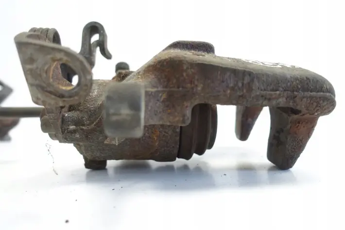 Audi A4 B7 Cabrio TYLNY PRAWY ZACISK HAMULCOWY tył