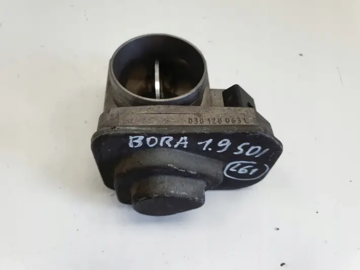 VW Bora 1.9 SDI PRZEPUSTNICA 038128063C