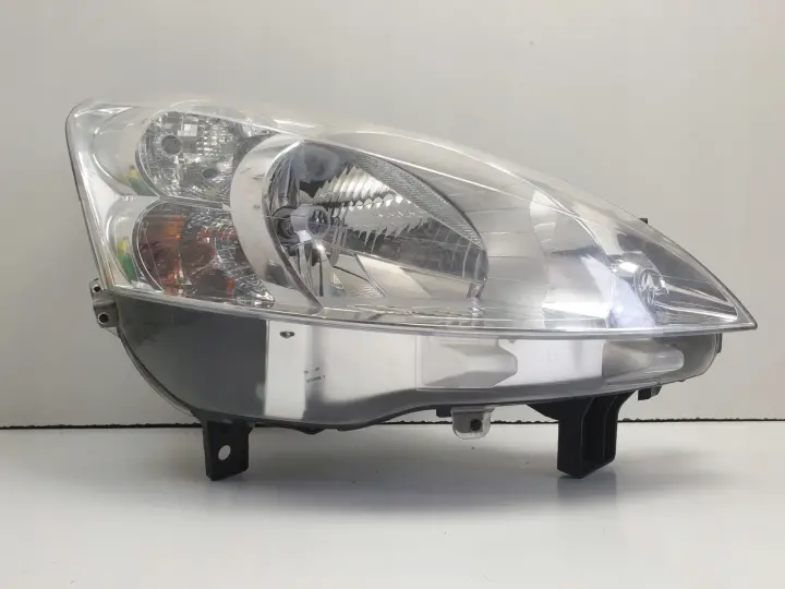 Peugeot Partner II PRZEDNIA LAMPA PRAWA przód