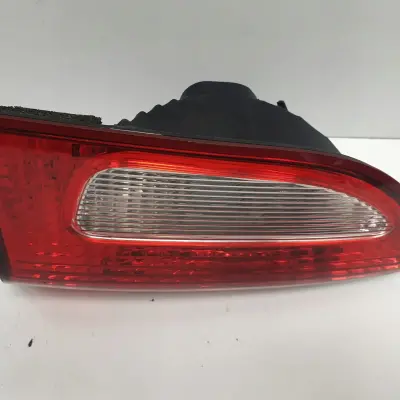 Subaru Tribeca TYLNA LAMPA W KLAPE PRAWA prawy tył