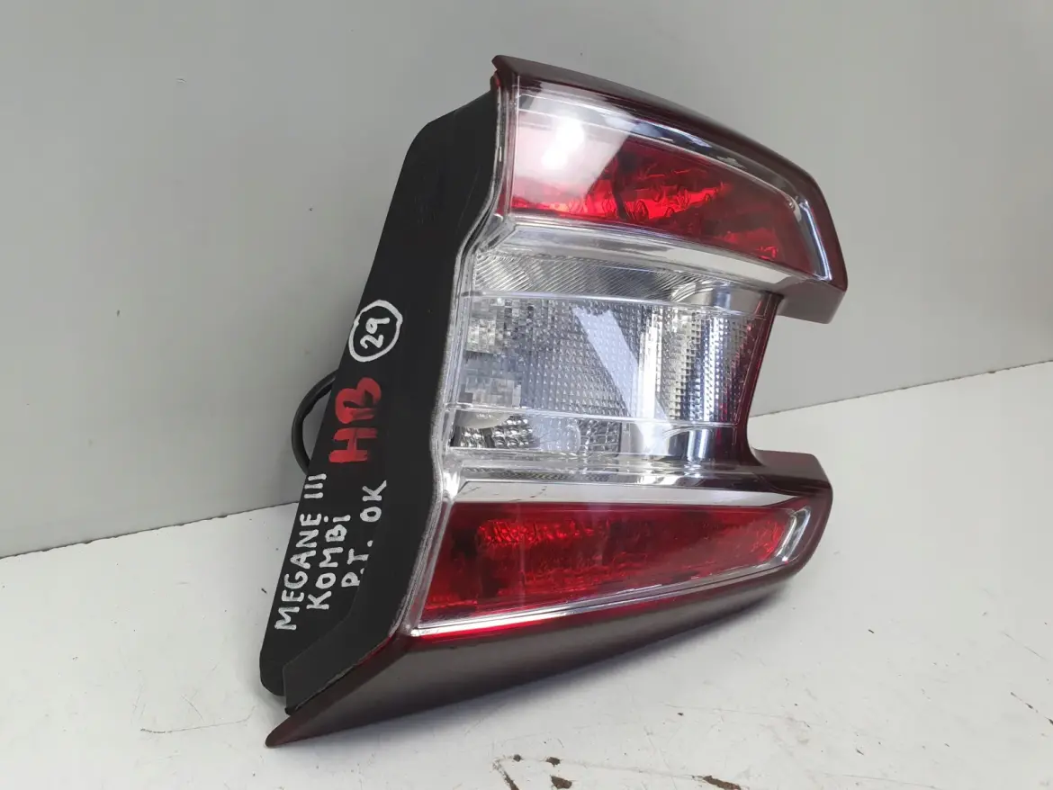 Renault Megane III kombi TYLNA LAMPA PRAWA prawy tył W KLAPE 265500027R