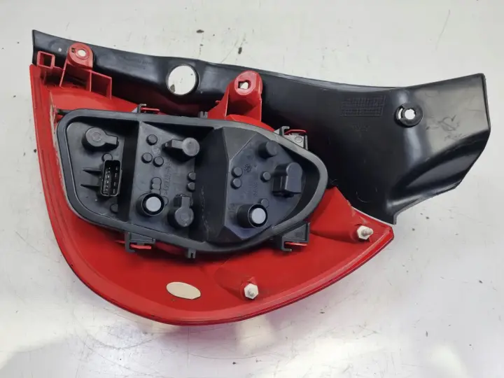 Renault Clio III HB 05-12r TYLNA LAMPA LEWA lewy tył kierowcy 89035086