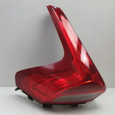Volvo V40 II 12-16r TYLNIA TYLNA LAMPA LEWA lewy tył 31395844