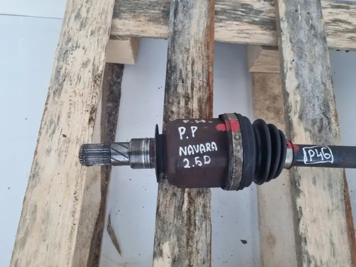 Nissan Navara III 2.5 dCi PRAWA PRZEDNIA PÓŁOŚ półośka prawy przód