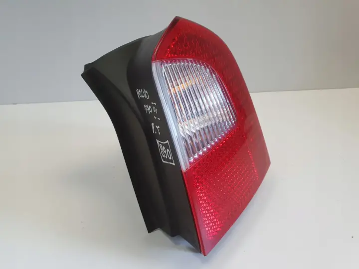 Volvo V70 III XC70 TYLNIA TYLNA LAMPA PRAWA prawy tył LED 31276840