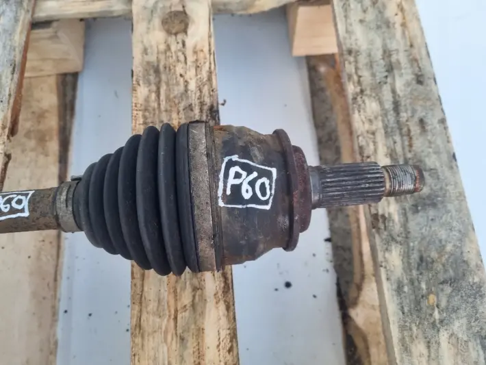 Suzuki Grand Vitara II 2.4 16V PRAWA TYLNA PÓŁOŚ półośka tył Manual