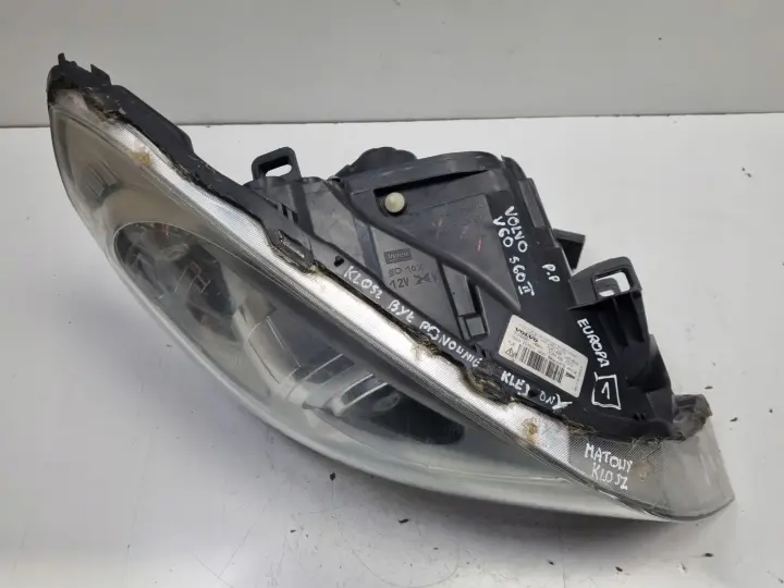 Volvo V60 S60 II PRZEDNIA LAMPA PRAWA prawy przód XENON EUROPA 31299991