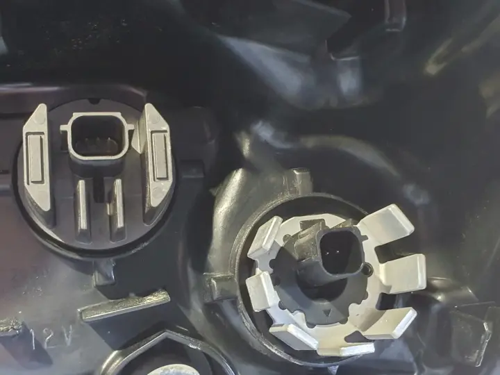 Toyota Yaris IV TYLNA LAMPA LEWA lewy tył kierowcy LED europa