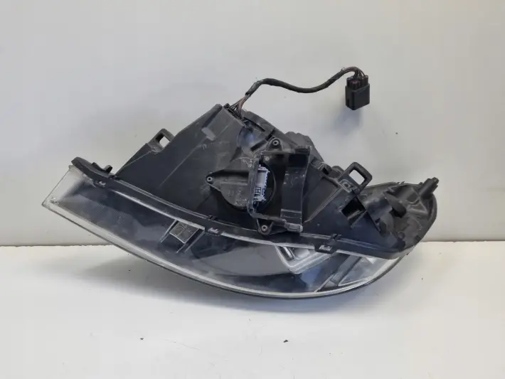 Volvo S60 II V60 10-13r PRZEDNIA LAMPA PRAWA PRAWY PRZÓD xenon 31299991