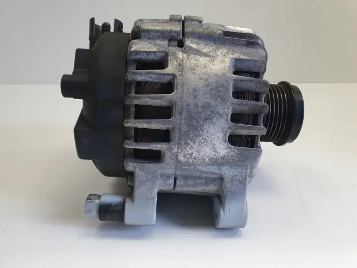 Volvo V40 II 1.6 D2 ALTERNATOR 30659390 valeo 150A