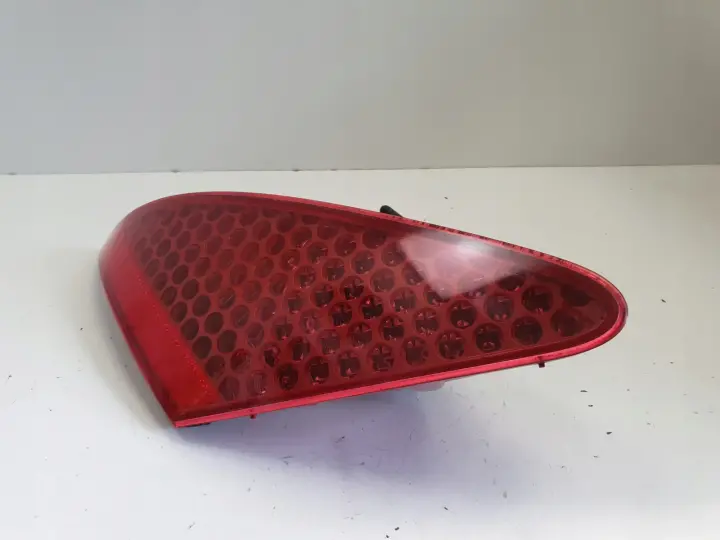 Peugeot 307 CC TYLNIA TYLNA LAMPA LEWA lewy tył W KLAPE
