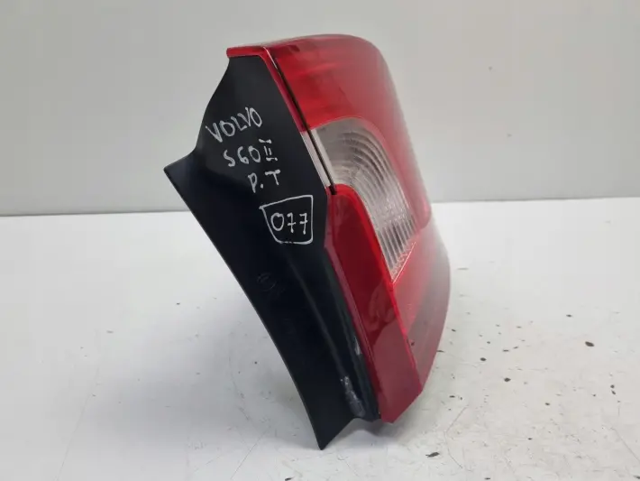 Volvo S60 II 10-13r TYLNIA TYLNA LAMPA PRAWA prawy tył ŁADNA 30796268