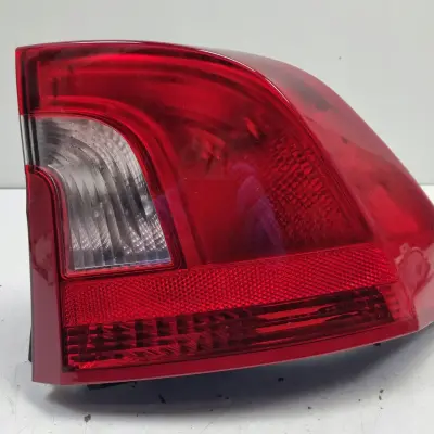 Volvo S60 II 10-13r TYLNIA TYLNA LAMPA PRAWA prawy tył ŁADNA 30796268