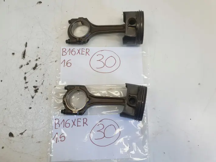 Opel Astra IV J 1.6 16V TŁOK KORBOWÓD B16XER