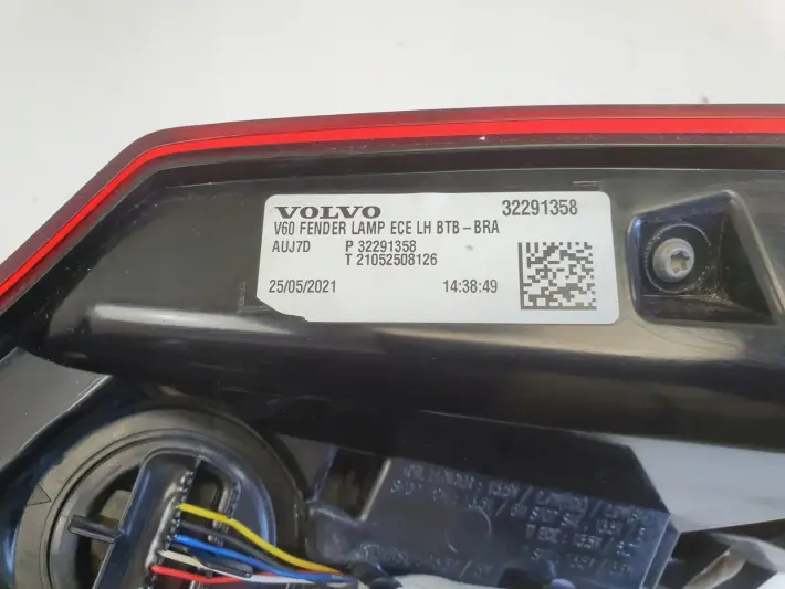 Volvo V60 II 18-24r TYLNIA TYLNA LAMPA LEWA lewy tył 32291358