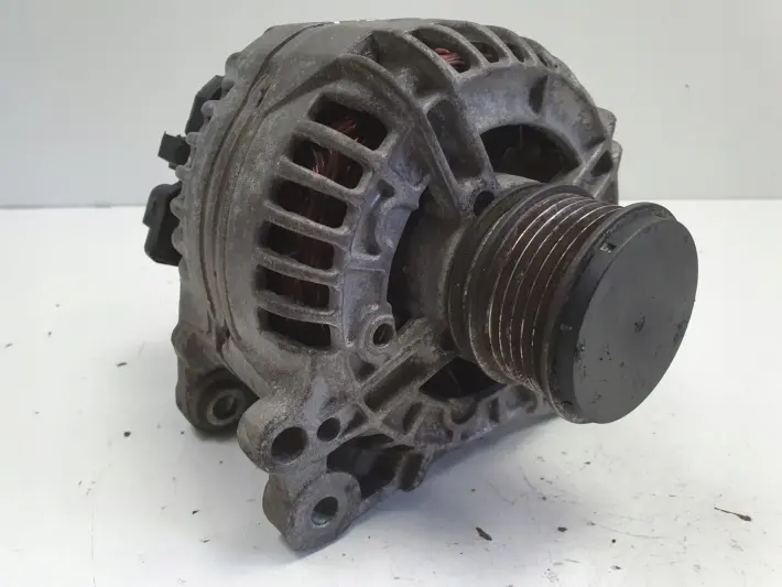 VW Passat B6 2.0 TDI ALTERNATOR BOSCH