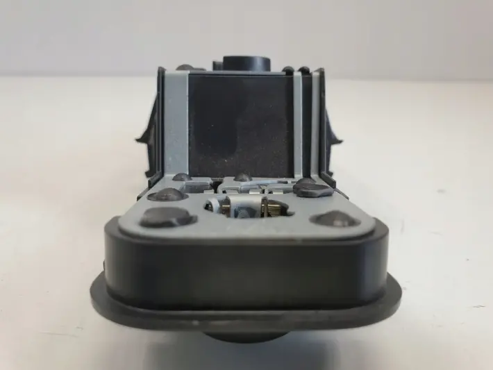 Nissan Almera N16 00-03r LEWY WKŁAD TYLNEJ LAMPY