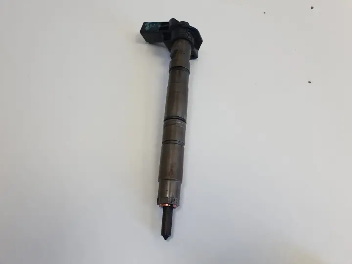Audi A4 B8 2.0 TDI WTRYSKIWACZ wtrysk 03L130277 0445116030