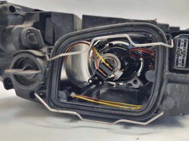 Volvo S40 II V50 LIFT PRZEDNIA LAMPA LEWA lewy przód 31299583 ZWYKŁA ŁADNA