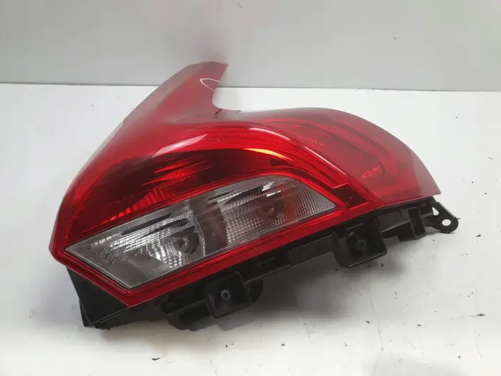 Volvo V40 II 12-16r TYLNIA TYLNA LAMPA PRAWA prawy tył 31395845