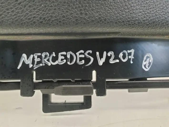 Mercedes C207 A207 PAWA OSŁONA BAGAŻNIKA Boczek