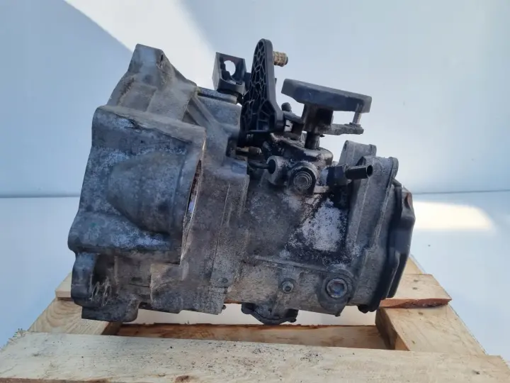 VW Passat B6 1.9 TDI SKRZYNIA BIEGÓW manualna JCR manual