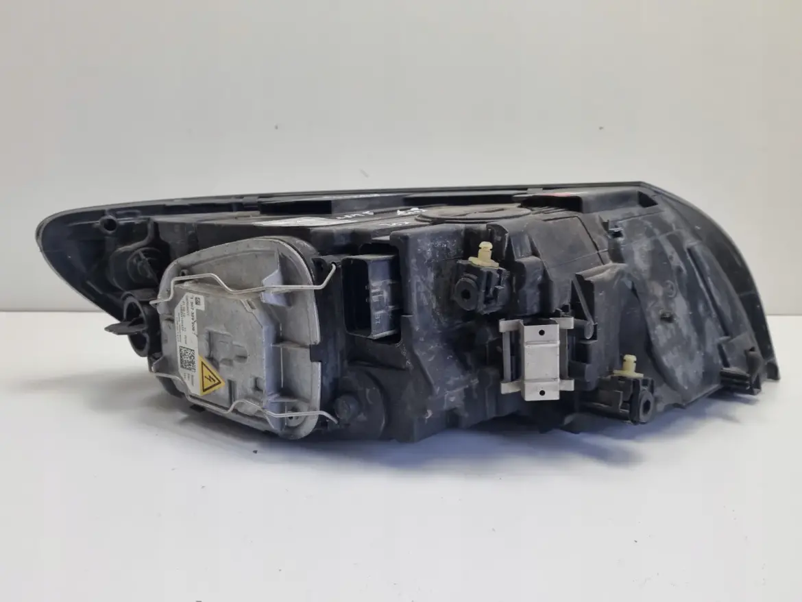 Volvo S40 II V50 LIFT XENON PRZEDNIA LAMPA LEWA lewy przód KOMPLET 31299587