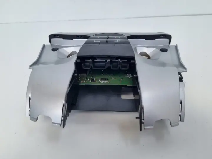 Mercedes SLK R171 LAMPKA OŚWIETLENIA KABINY Wnętrza A1718202401