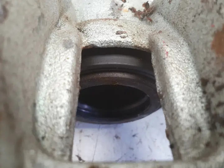 Polestar II PRZEDNI ZACISK HAMULCOWY lewy przód kierowcy 32300768