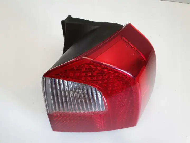 Volvo V70 III XC70 TYLNIA TYLNA LAMPA PRAWA prawy tył LED 31276840