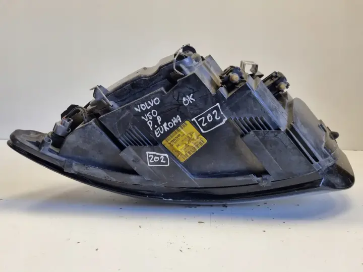 Volvo V50 S40 II PRZEDNIA LAMPA PRAWA prawy przód EUROPA ŁADNA 30698874