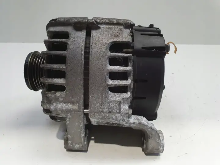 BMW F12 F13 3.0 D ALTERNATOR valeo 8570672 AL04 220A
