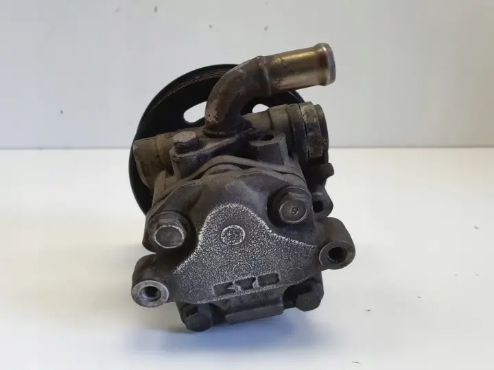 VW Transporter T5 2.0 8V POMPA WSPOMAGANIA