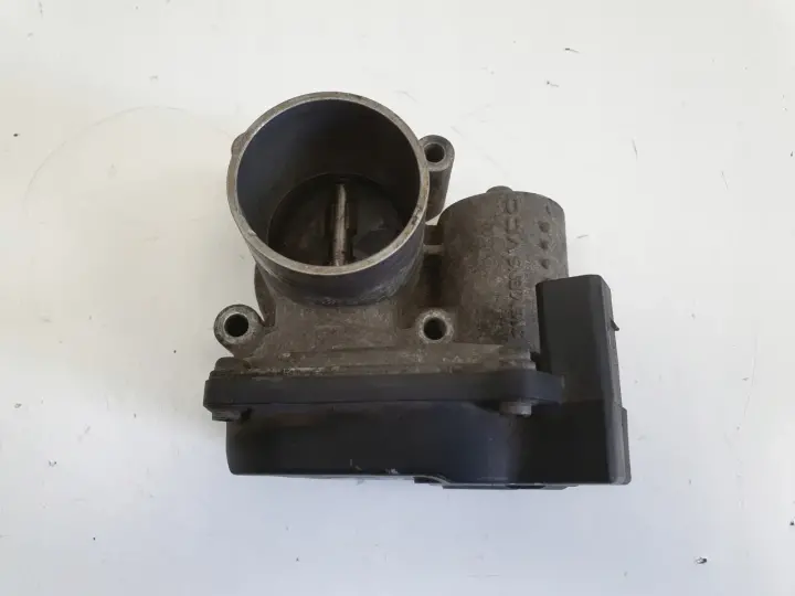 VW Polo IV 1.4 16V PRZEPUSTNICA 03C133062B