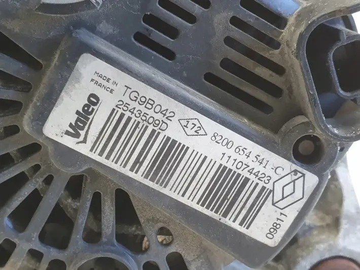 Renault Clio III 1.2 16V ALTERNATOR 8200654541C valeo