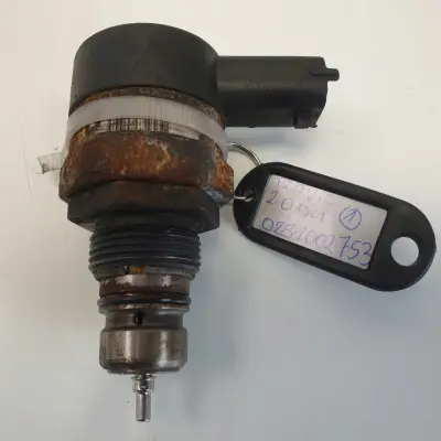 Opel Vivaro 2.0 DCI CZUJNIK PALIWA zawór