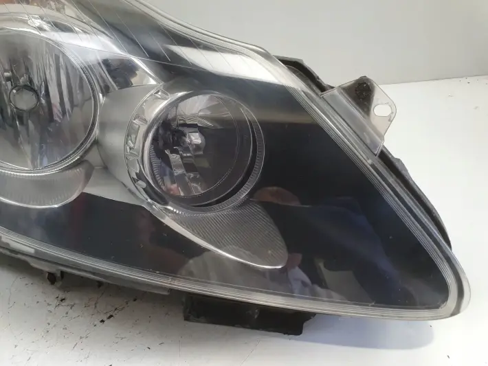 Opel Corsa D PRZEDNIA LAMPA PRAWA prawy przód anglik Ciemny klosz 13217456