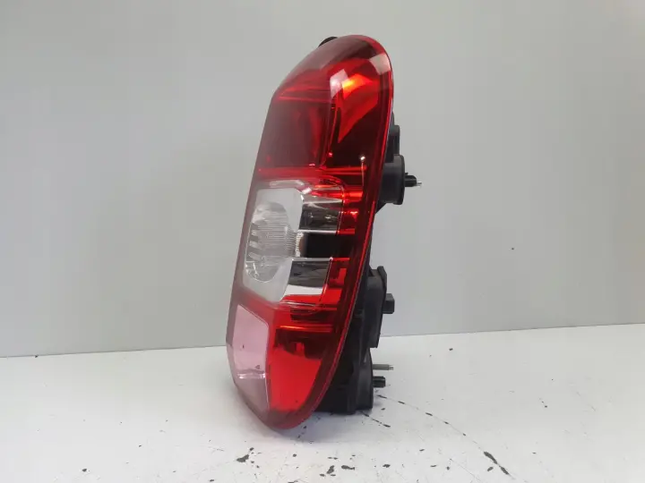 Dacia Duster LIFT TYLNIA TYLNA LAMPA PRAWA prawy tył 265506837R