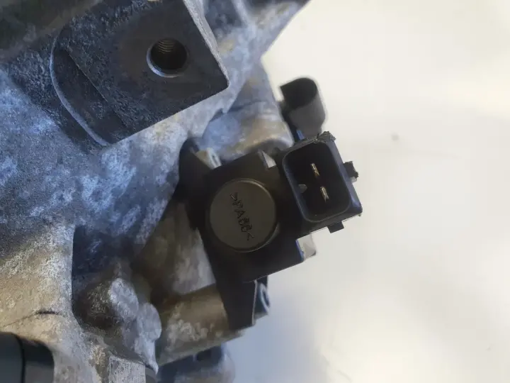 Volvo S60 II V60 2.0 D4 CHŁODNICA SPALIN egr 31325030