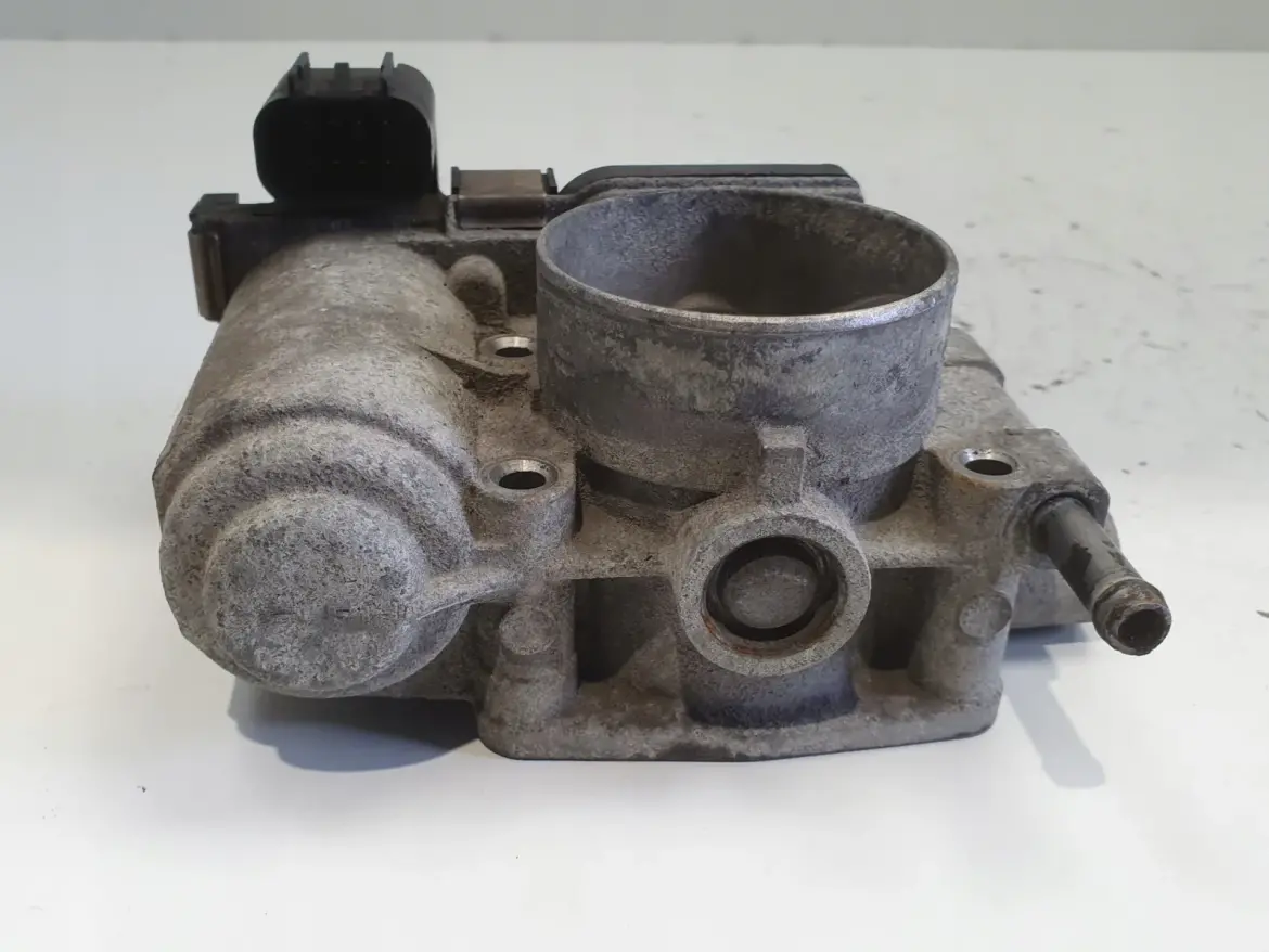 Opel Astra III H 1.6 16V PRZEPUSTNICA 55559227