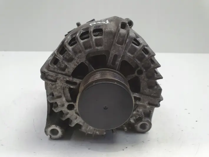 BMW F12 F13 3.0 D ALTERNATOR valeo 8570672 AL04 220A