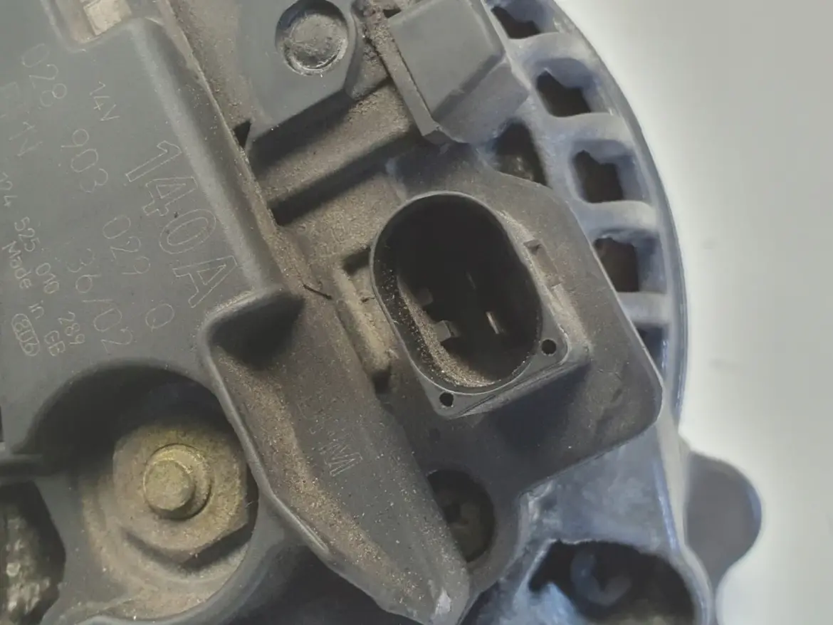 Audi A4 B6 1.9 TDI ALTERNATOR Bosch 028903029Q 0124525010 140A