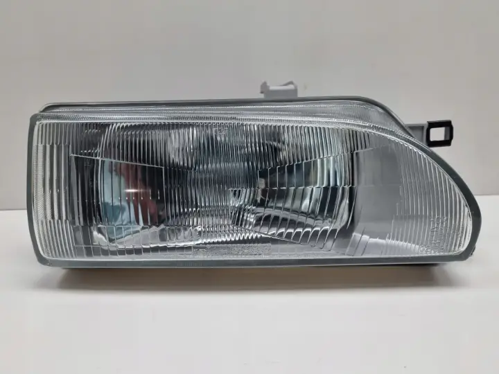 Toyota Corolla VI E9 89-92r PRZEDNIA LAMPA PRAWA PRAWY PRZÓD nowa europa